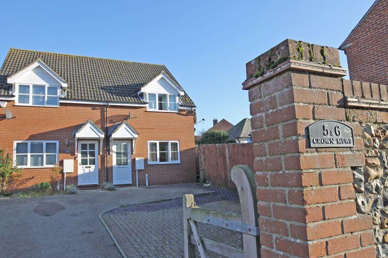 Crown Mews, Ixworth 3 bed semidetached house £230,000