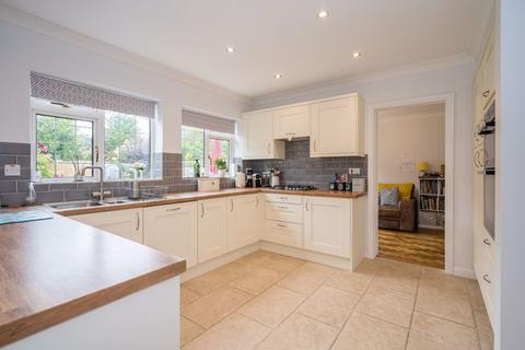 17 Grayburn Close, Chalfont St Giles, HP8 4NZ