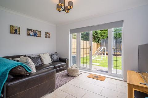 17 Grayburn Close, Chalfont St Giles, HP8 4NZ