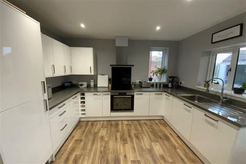 18 Manor Road, Dinnington, Sheffield, S25 2QL