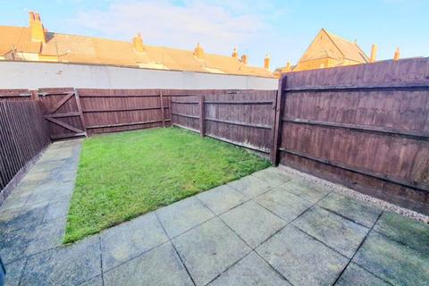 4 bedroom townhouse to rent, Winifred Street, Hucknall, Nottingham, NG15 7RX