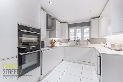 26 Tylers Crescent, Hornchurch, RM12 6SY
