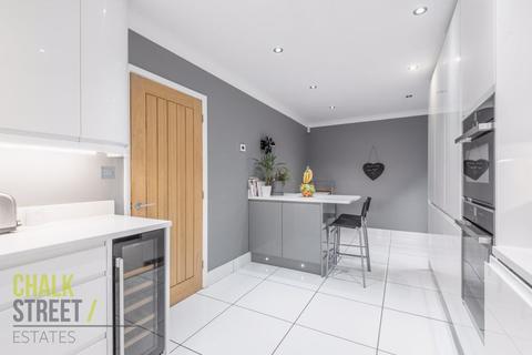 26 Tylers Crescent, Hornchurch, RM12 6SY