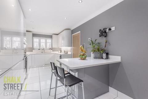 26 Tylers Crescent, Hornchurch, RM12 6SY