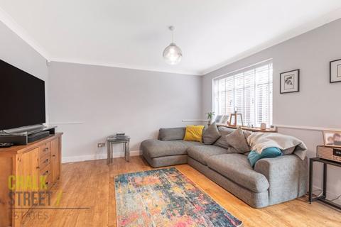 26 Tylers Crescent, Hornchurch, RM12 6SY