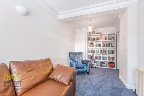26 Tylers Crescent, Hornchurch, RM12 6SY