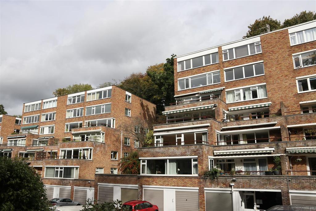 Avon Way, Bristol 2 bed flat £1,300 pcm (£300 pw)