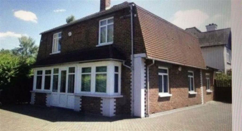 Orchard Drive, Uxbridge, Middlesex 7 bed detached house £3,200 pcm (£