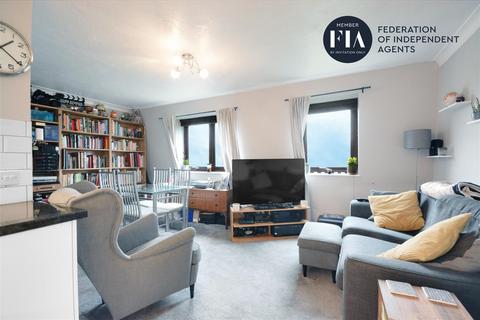 Flat 6, Denton Court, 1a Avenue Road, Isleworth, TW7 4RS