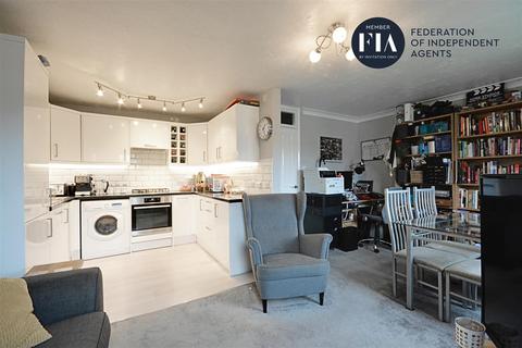 Flat 6, Denton Court, 1a Avenue Road, Isleworth, TW7 4RS