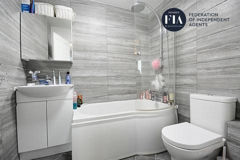 Flat 6, Denton Court, 1a Avenue Road, Isleworth, TW7 4RS