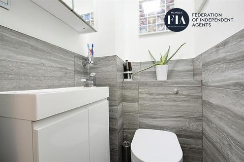 Flat 6, Denton Court, 1a Avenue Road, Isleworth, TW7 4RS