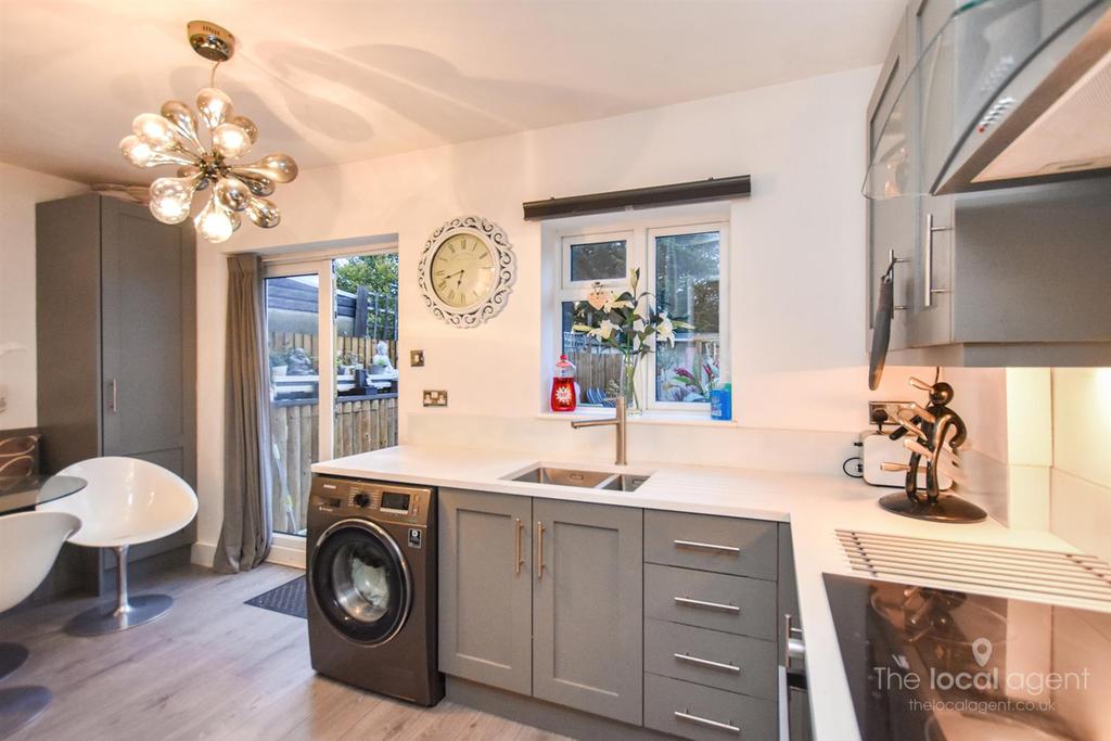 Bramblewood Close, Carshalton 4 bed terraced house £475,000