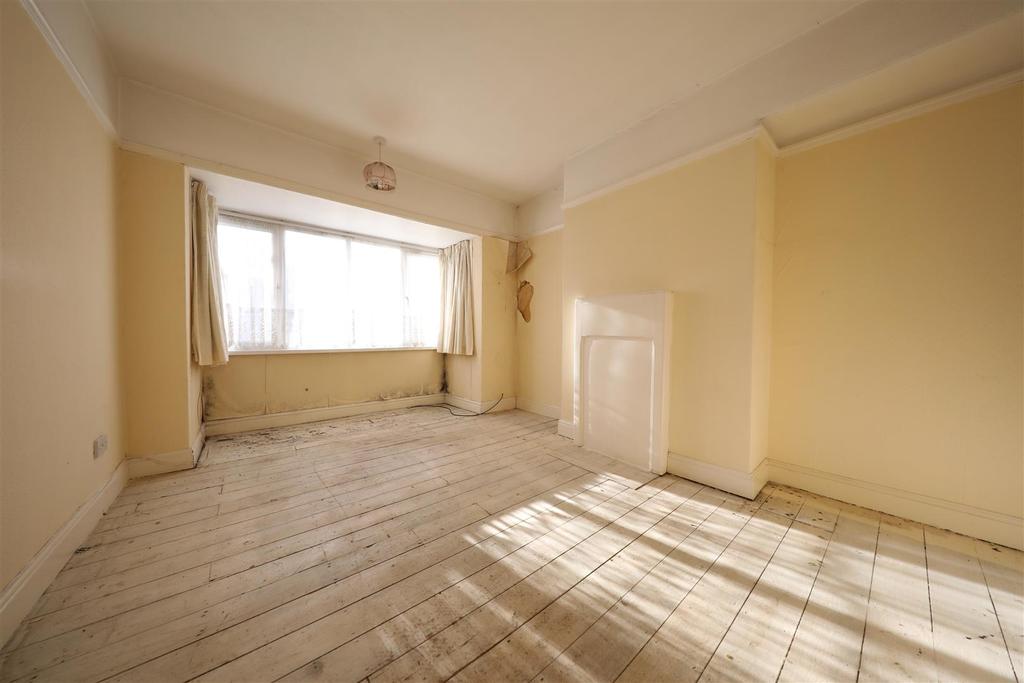 Barrington Avenue, Hull 3 bed terraced house £115,000