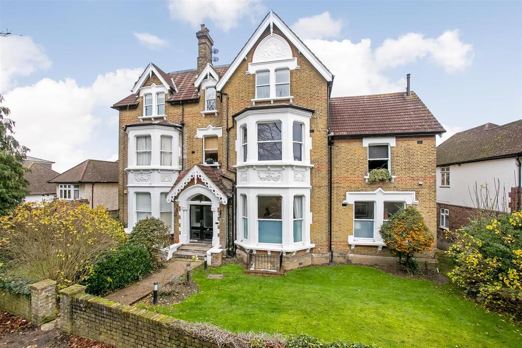 Bromley Road, Beckenham 2 bed flat - £500,000