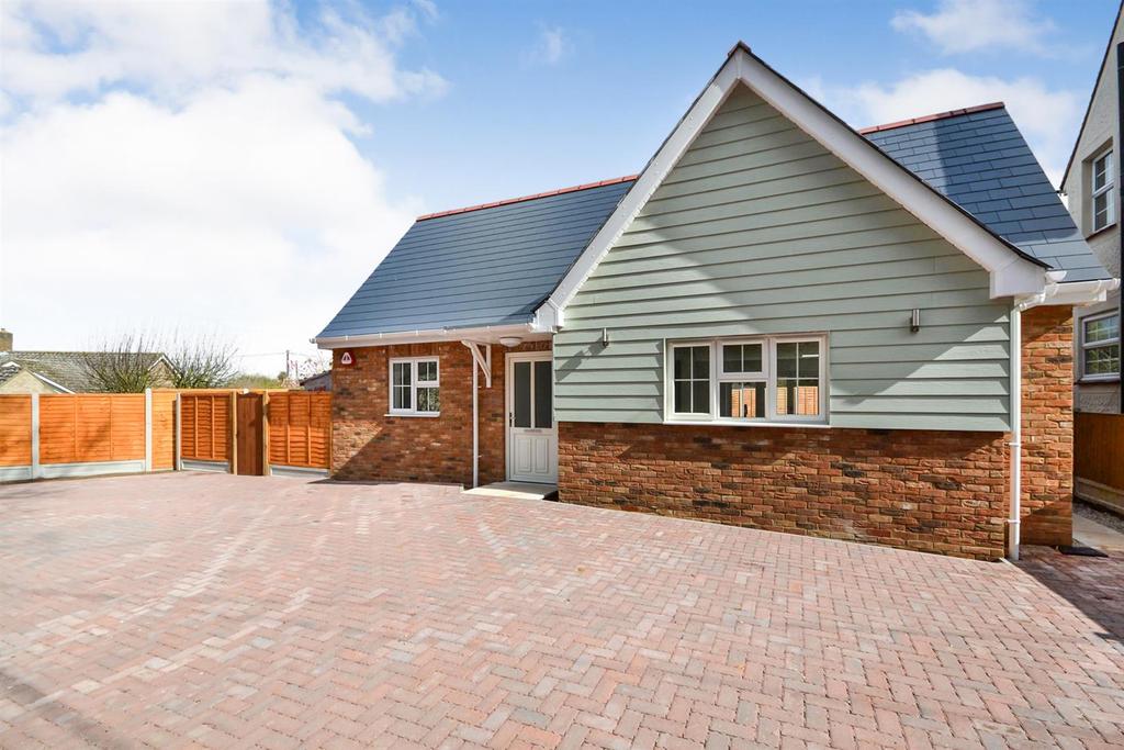 Herbage Park Road, Woodham Walter 2 bed bungalow £375,000