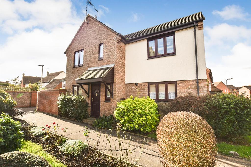 Hallowell Down, South Woodham Ferrers 3 bed detached house £325,000