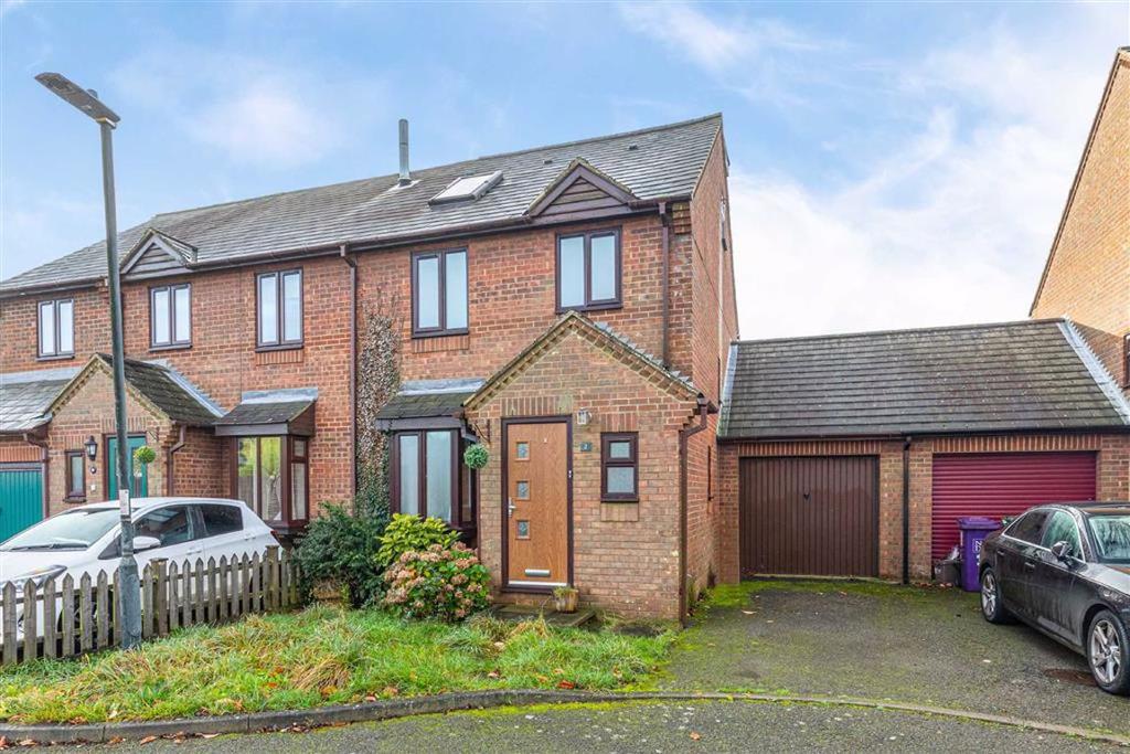 Woodlands Meade, Weston, Hertfordshire 4 bed semidetached house £350,000