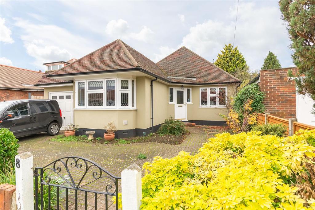 Winslow Way, WaltonOnThames 3 bed detached bungalow £825,000
