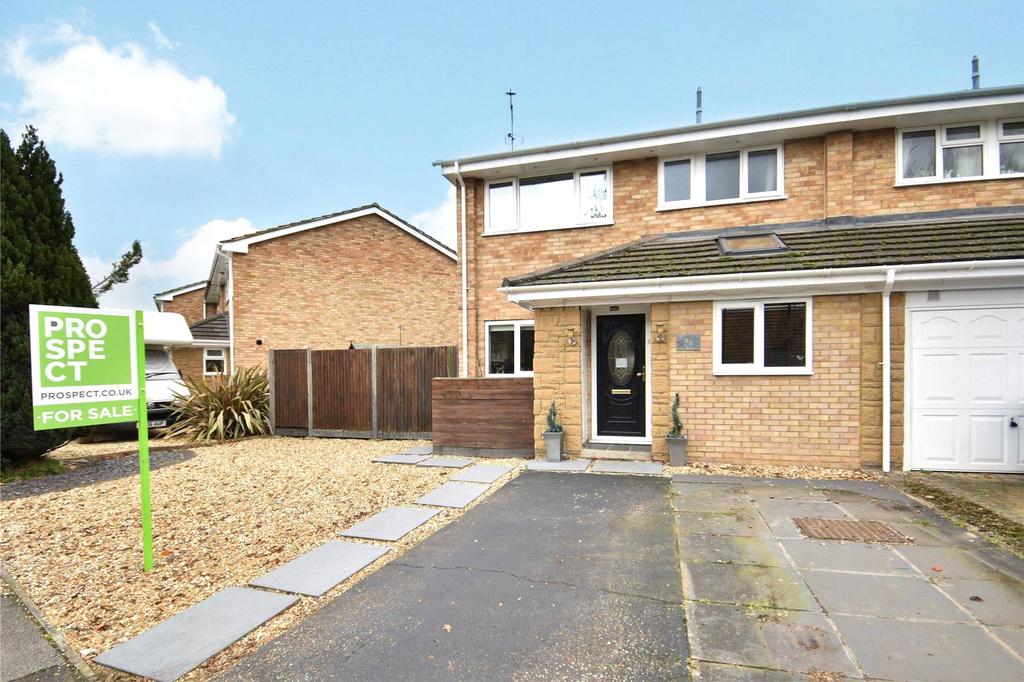 Woburn Avenue, Farnborough, Hampshire, GU14 3 bed end of terrace house