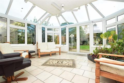 70 Kingsley Grove, Reigate, RH2 8DX