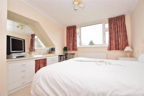 70 Kingsley Grove, Reigate, RH2 8DX