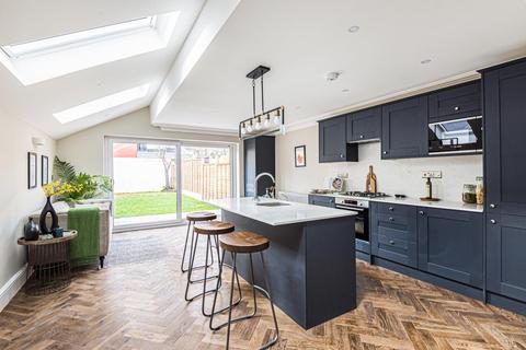 17 Yalding Road, London, SE16 3SS