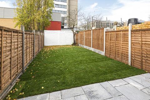 17 Yalding Road, London, SE16 3SS