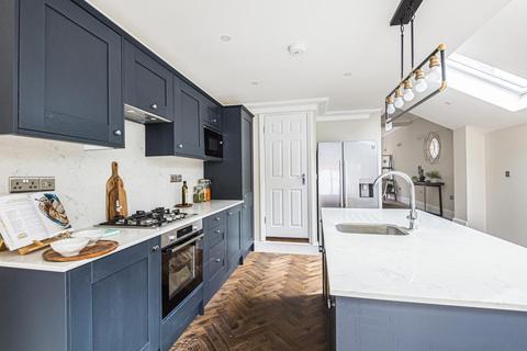 17 Yalding Road, London, SE16 3SS
