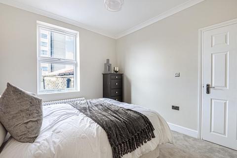 17 Yalding Road, London, SE16 3SS