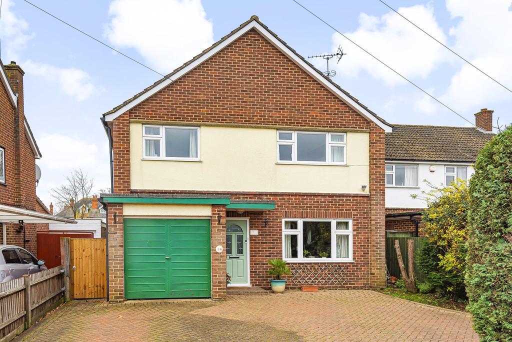 Crutchfield Lane, WaltonOnThames, KT12 5 bed detached house £920,000