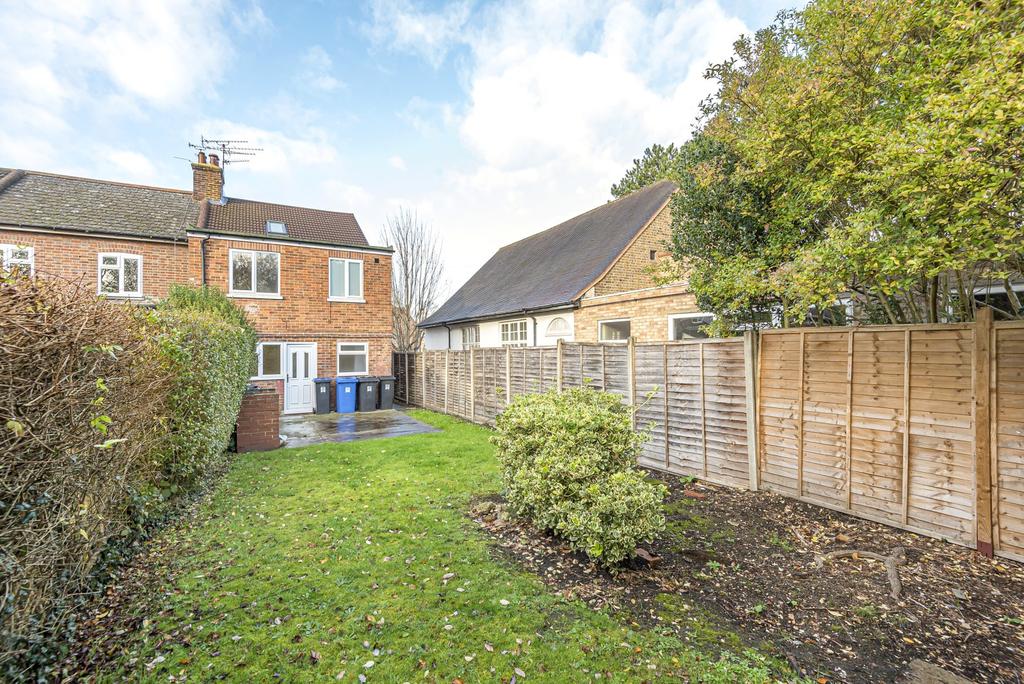Walton Road, Woking, GU21 4 bed end of terrace house for sale £420,000