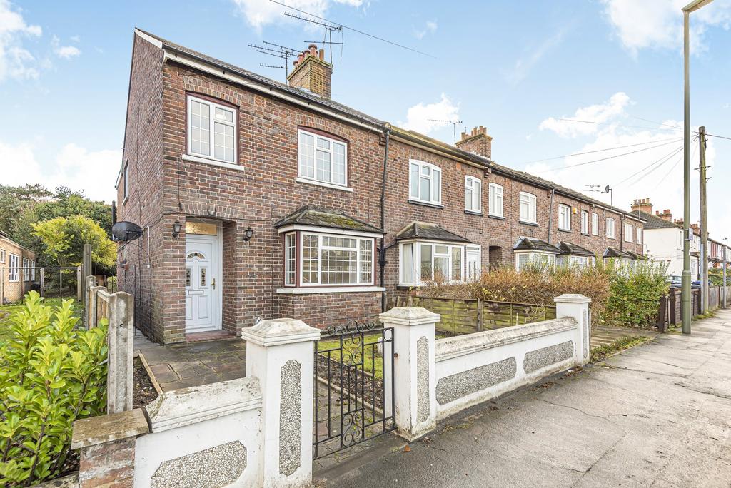 Walton Road, Woking, GU21 4 bed end of terrace house £420,000