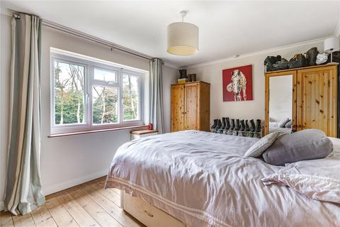 10 Birch Close, Wrecclesham, Farnham, GU10 4TJ
