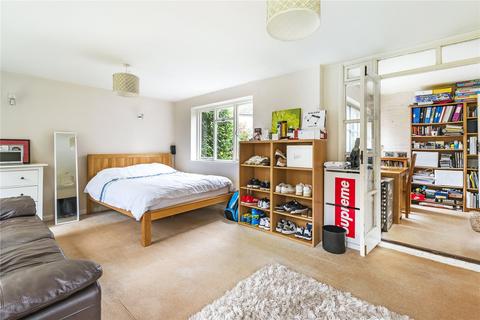 10 Birch Close, Wrecclesham, Farnham, GU10 4TJ