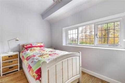 10 Birch Close, Wrecclesham, Farnham, GU10 4TJ