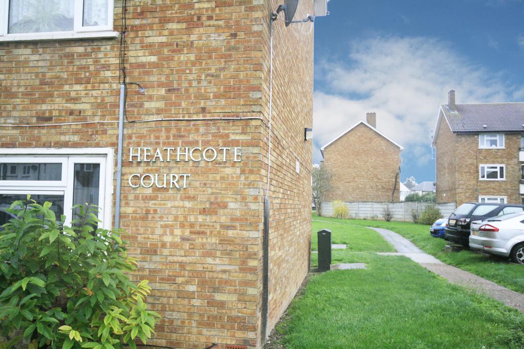 Heathcote Court Heathcote Avenue, 3 bed flat £320,000