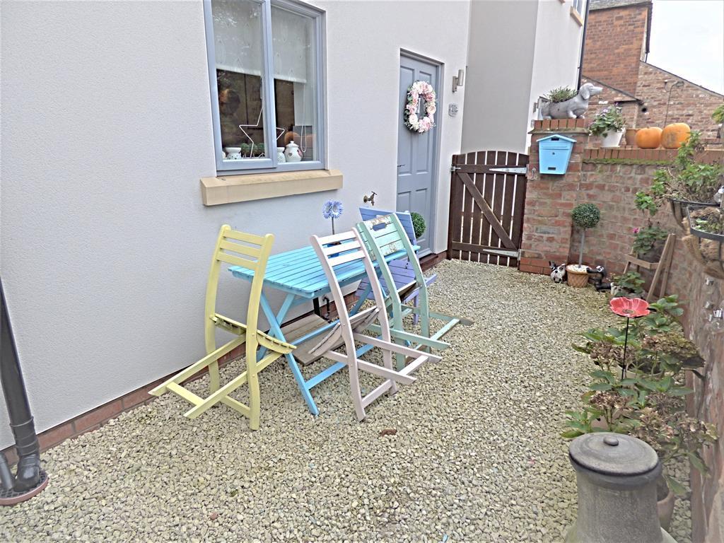 Courtyard alt