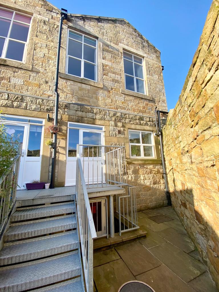 Apt 2 The Courtyard, Hollins Road, Walsden, OL14 1 bed apartment £675