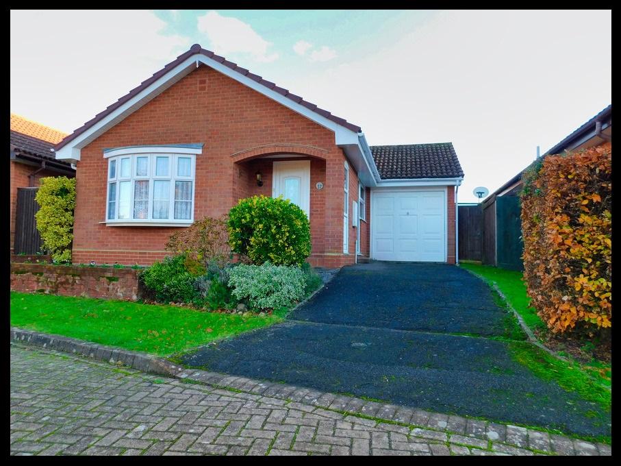 Robin Gardens, Totton, Southampton SO40 2 bed detached bungalow £325,000