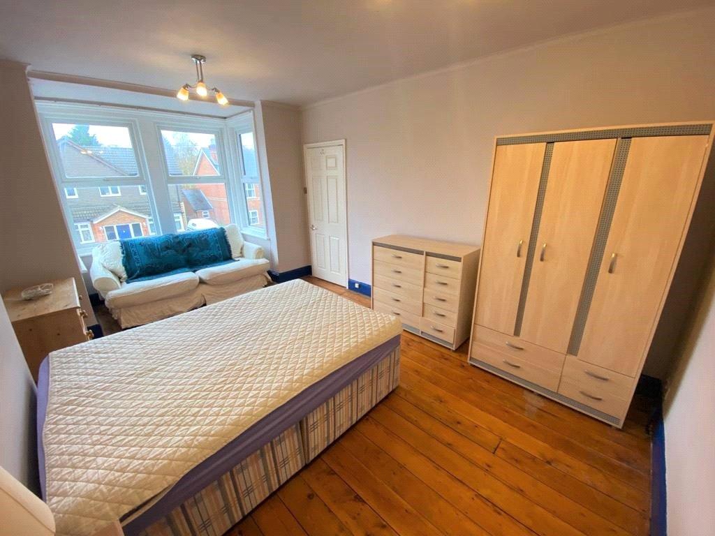 Pinehill Road, Crowthorne, Berkshire... 1 bed in a house share £550