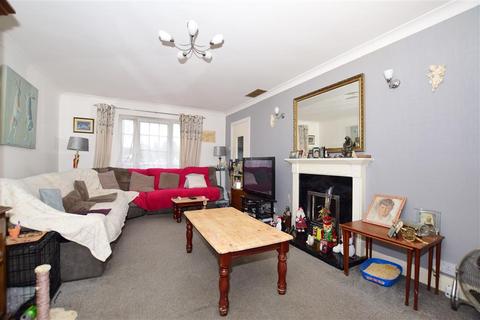 7 Berkeley Close, Folkestone, CT19 5NA
