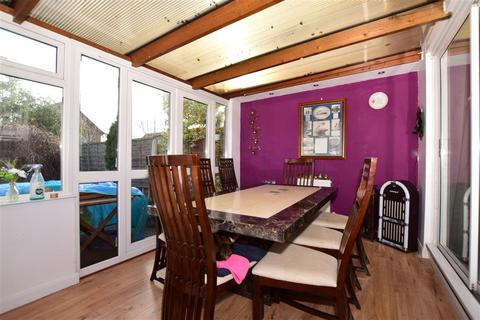 7 Berkeley Close, Folkestone, CT19 5NA