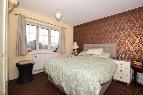 7 Berkeley Close, Folkestone, CT19 5NA