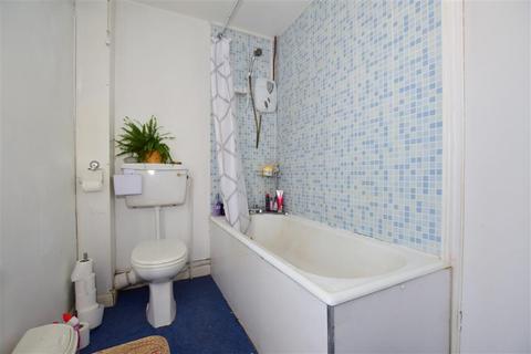 7 Berkeley Close, Folkestone, CT19 5NA