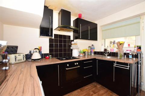 7 Berkeley Close, Folkestone, CT19 5NA