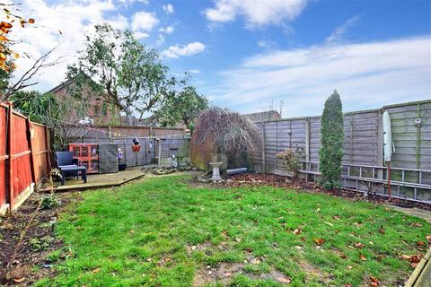 7 Berkeley Close, Folkestone, CT19 5NA