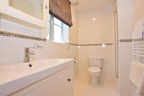 10 Galleon Way, Upnor, Rochester, ME2 4GX