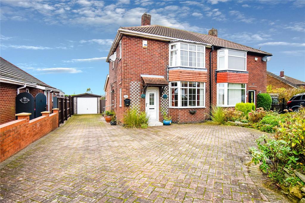 Great Bank Road, Stag, Rotherham, S65 2 bed semidetached house £165,000