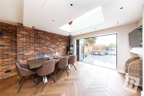 7 Kerry Drive, Upminster, RM14 1JB